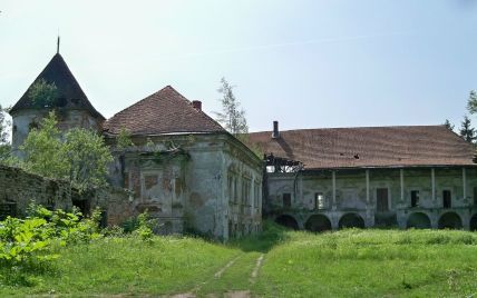 Во Львовской области спасут Поморянский замок, который разваливается на глазах