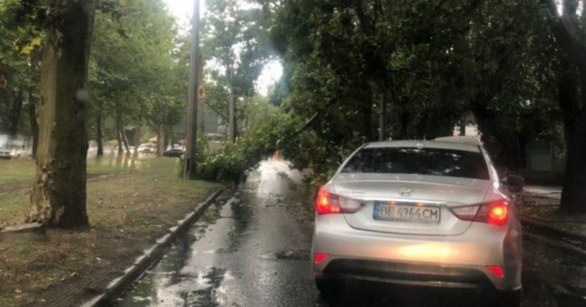 Одесу затопило після зливи: з'явилися фото та відео