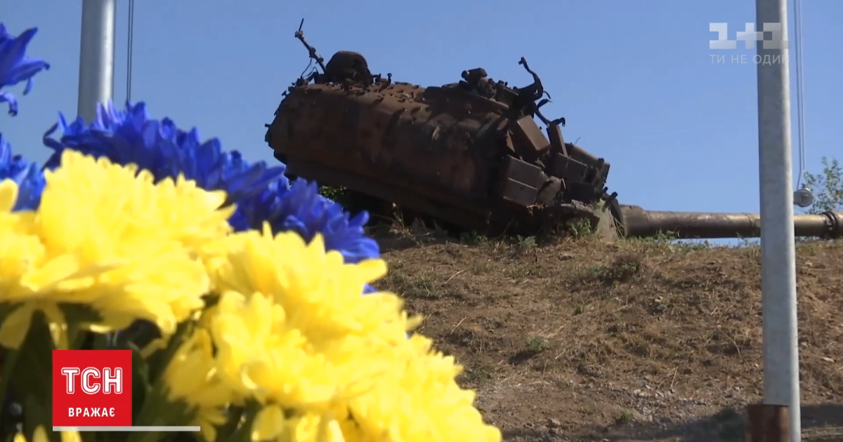 Меморіали у полях, окопах та вздовж доріг: як на Донбасі вшановують пам'ять бійців на місцях їхньої загибелі