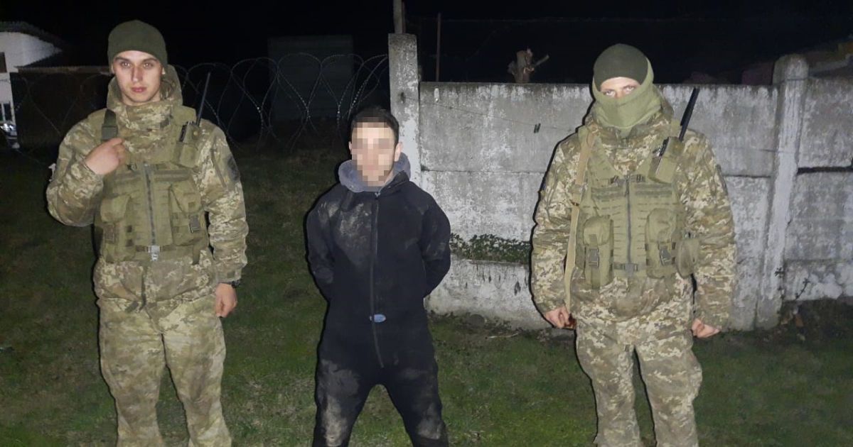 На границе с Румынией задержали водолаза, который переправлял медицинские маски из Украины