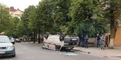 В Івано-Франківську в результаті ДТП перекинулася швидка