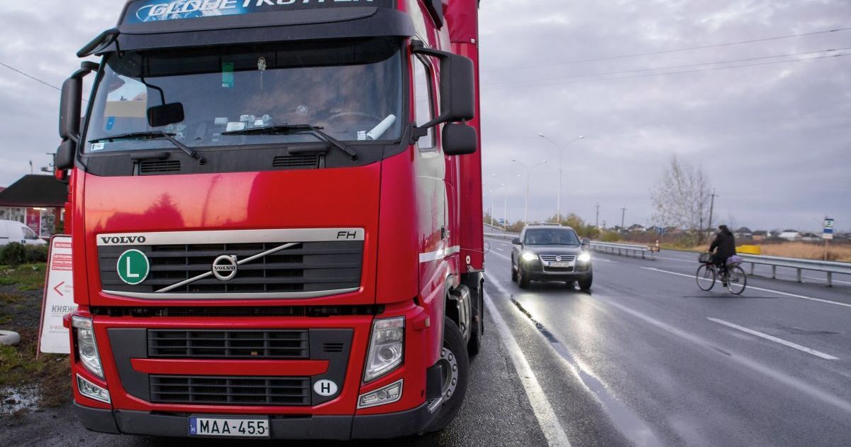 В Германии украинских дальнобойщиков избили за отказ выпить водки
