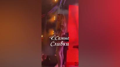 Зрадниця Анна Сєдокова боляче впала під час концерту у Москві