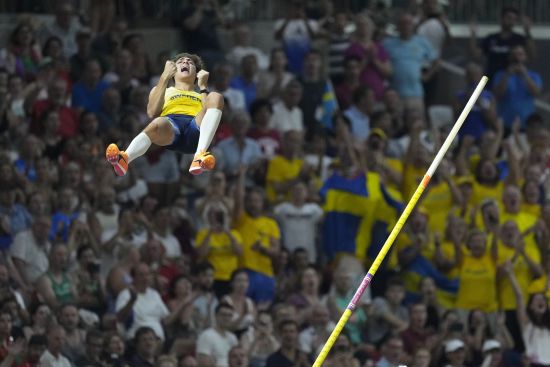 Продовжує писати історію: Дюплантіс усьоме оновив світовий рекорд у стрибках з жердиною (відео)