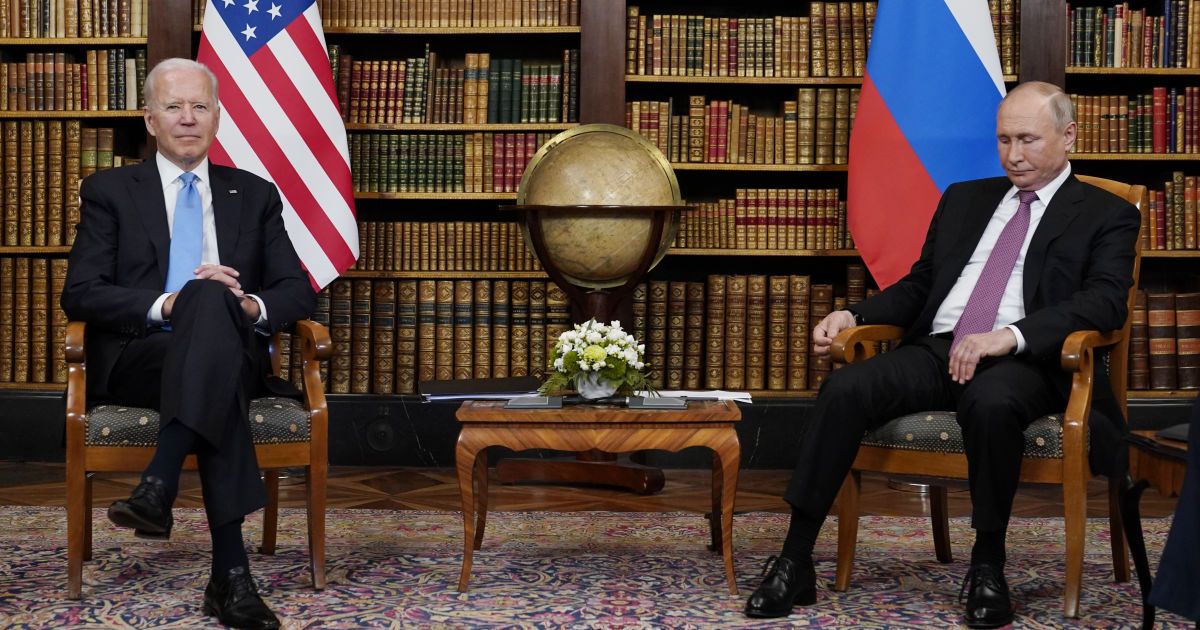 Предстоящая встреча Байдена и Путина и движение российской военной техники в Крыму. Пять новостей, которые вы могли проспать