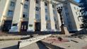 Россияне обстреляли здание Херсонской ОВА: есть разрушения (фото)