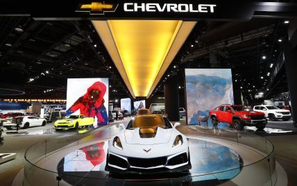 Божевільна потужність нового Chevrolet Corvette ламає кузов спорткара
