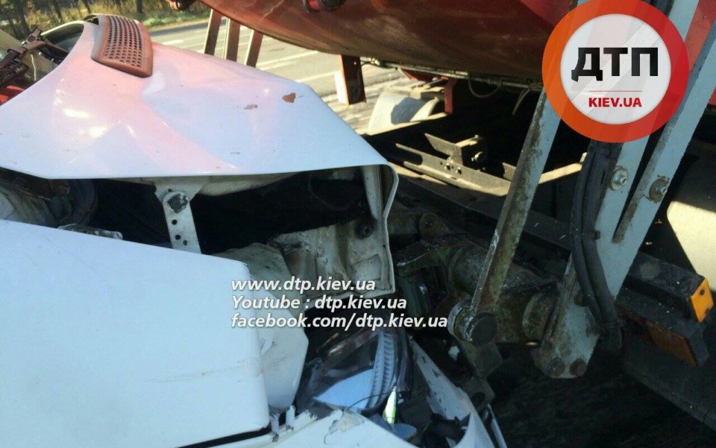 Машини отримали різну кількість пошкоджень, скільки постраждалих - невідомо / © dtp.kiev.ua