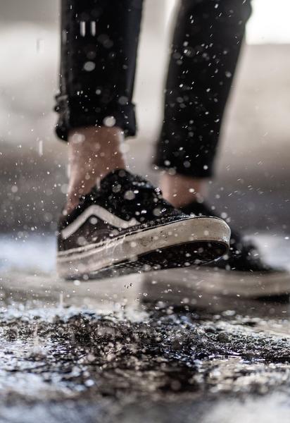 Как чистить обувь из ткани?