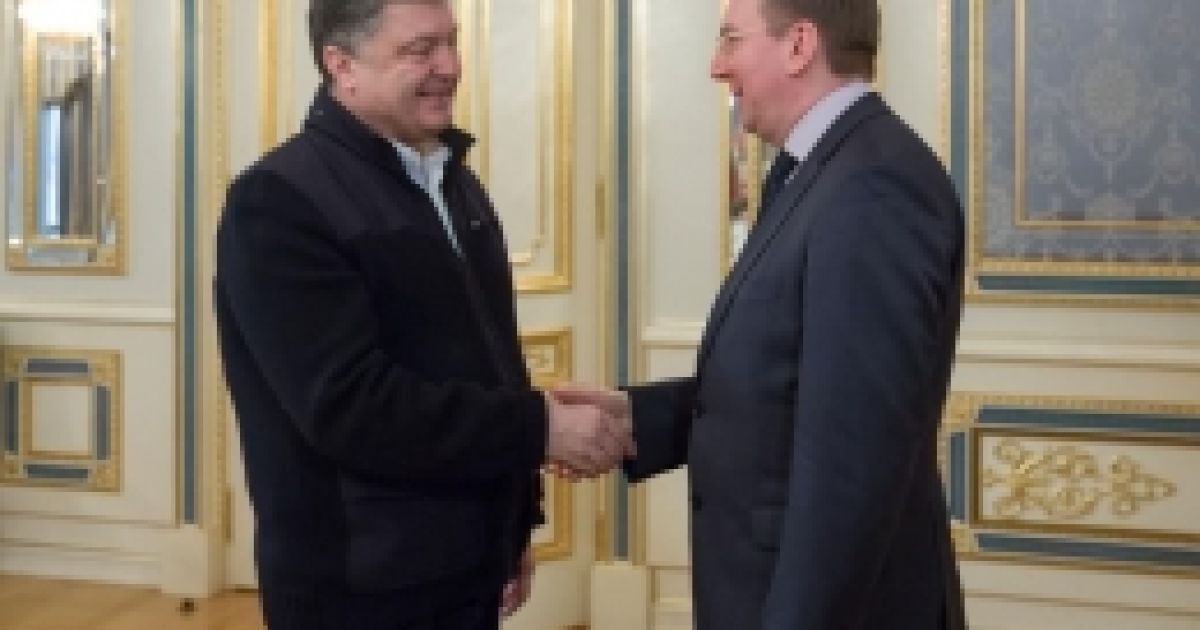 Порошенко надеется, что Рижский саммит принесет украинцам безвизовый режим