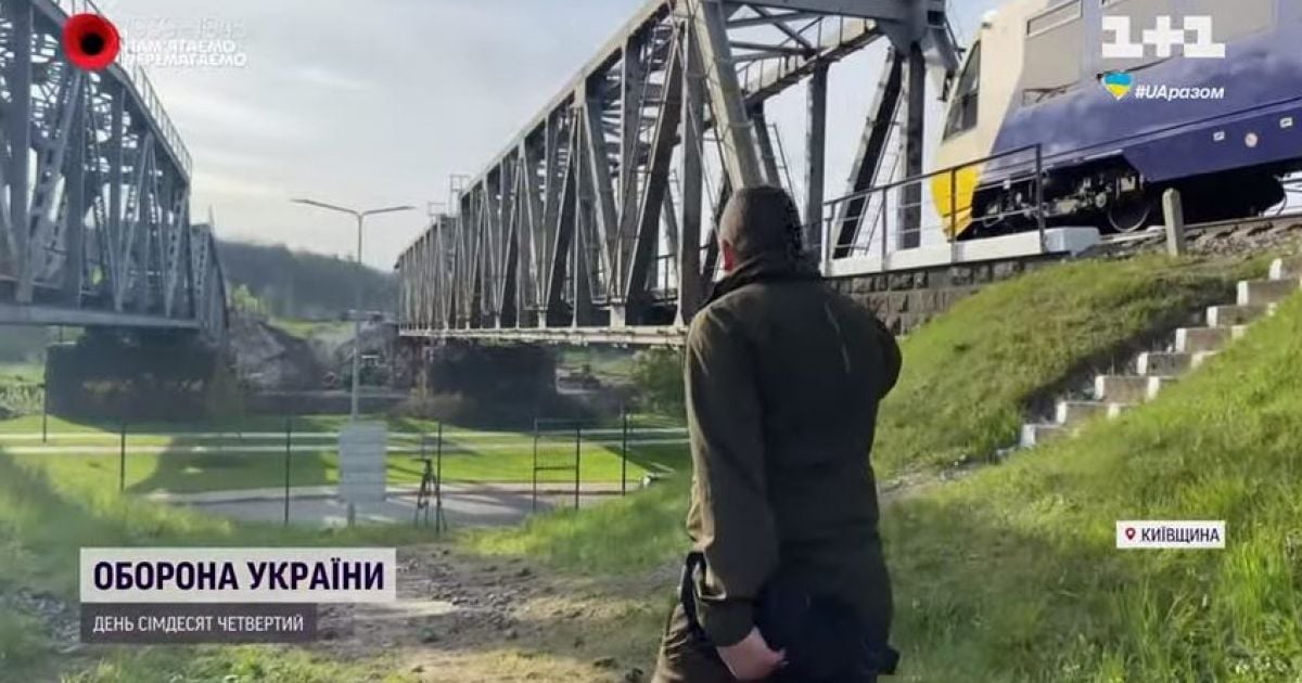 Война еще продолжается, а уже восстанавливают инфраструктуру: за месяц возвели железнодорожный мост в Ирпень
