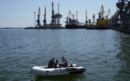 Оккупанты пытаются возобновить работу порта в Мариуполе, чтобы вывозить в РФ украденный металл