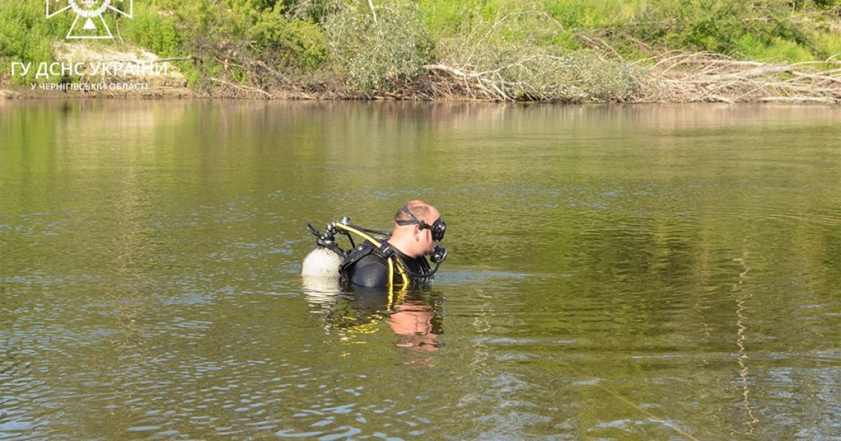 Водолазы достали тело ребенка