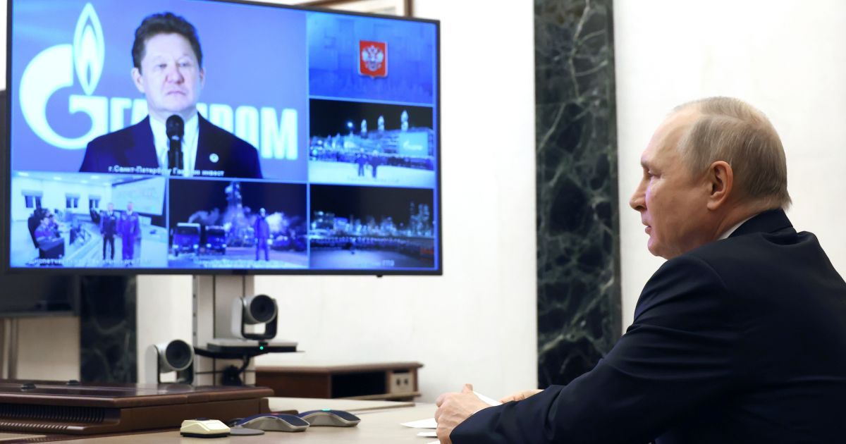 Президент РФ Володимир Путін на відеозв'язку з очільником "Газпрому" Олексієм Міллером