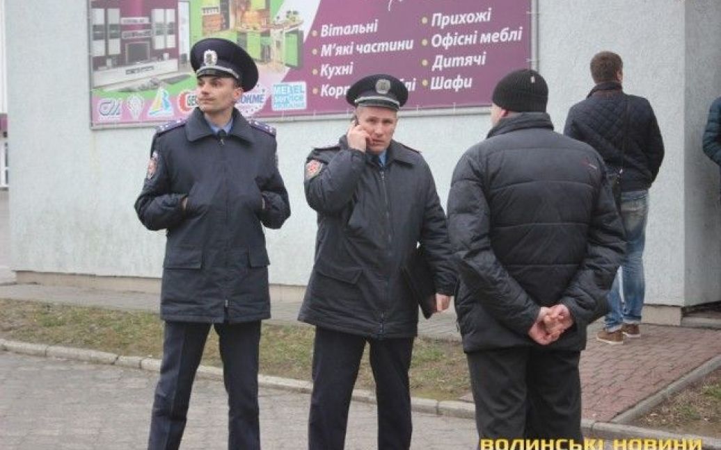 Усилия правоохранителей направлены на установление лица, сообщившего о заминировании / © Волинські новини