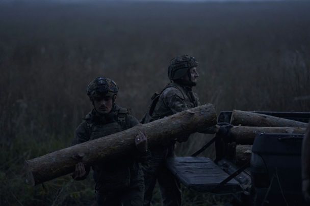 Російська армія не звертає уваги на втрати під Авдіївкою та кидає всі ресурси до цього району / © Associated Press