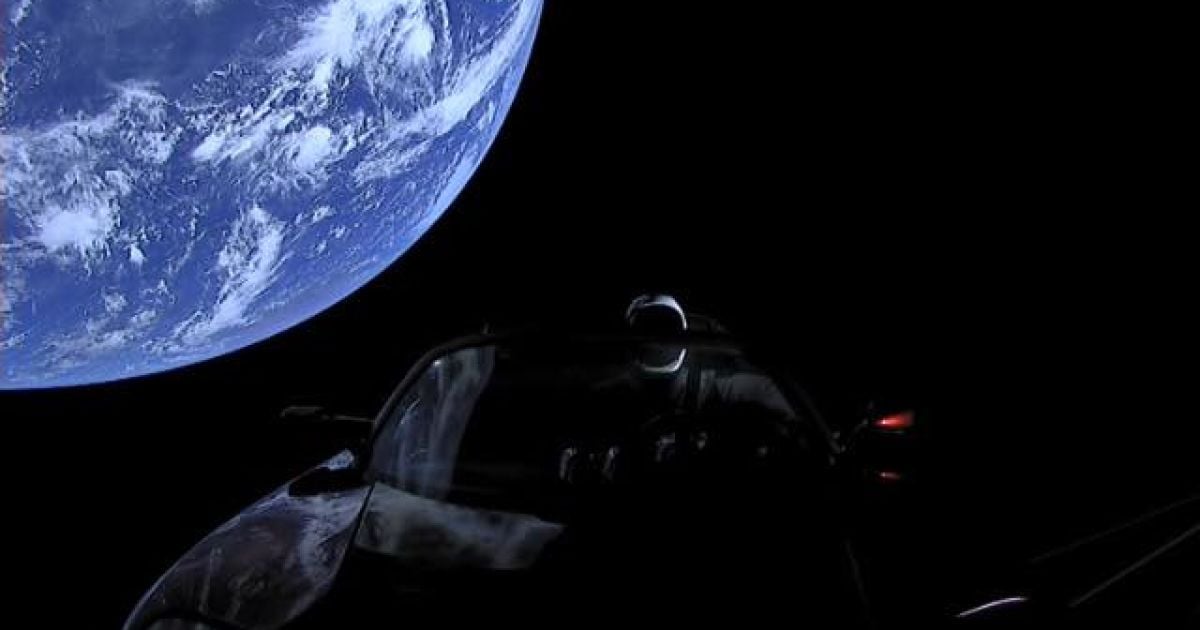Tesla Roadster, Space X_4 / © Dorje Batuu / Facebook