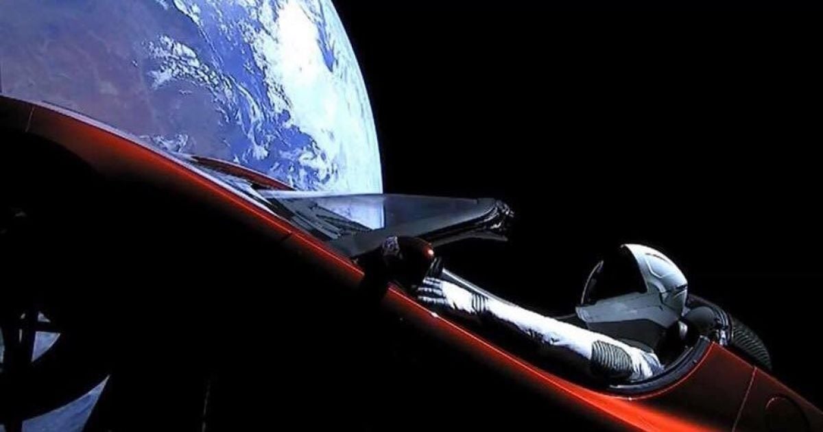 Tesla Roadster "перешел орбиту Марса"