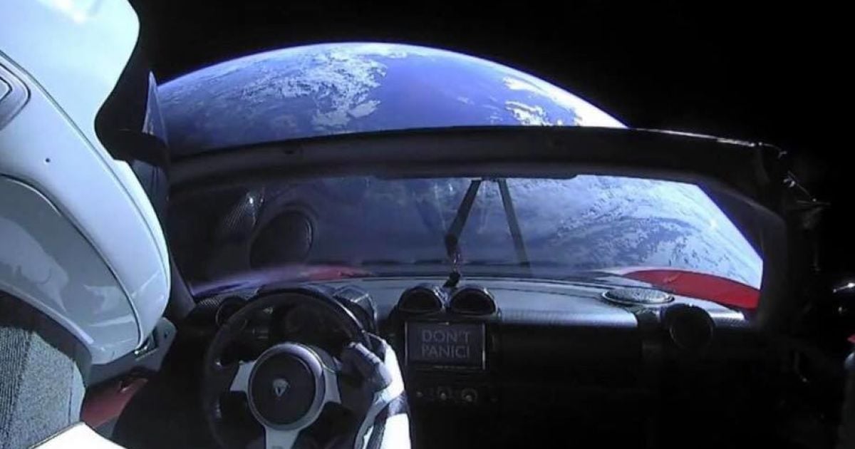 Tesla Roadster, Space X_3 / © Dorje Batuu / Facebook