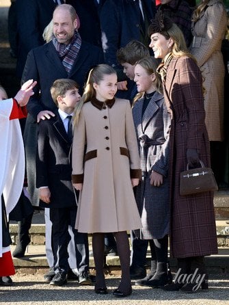 Принц і принцеса Уельські з дітьми у Сандрінгемі