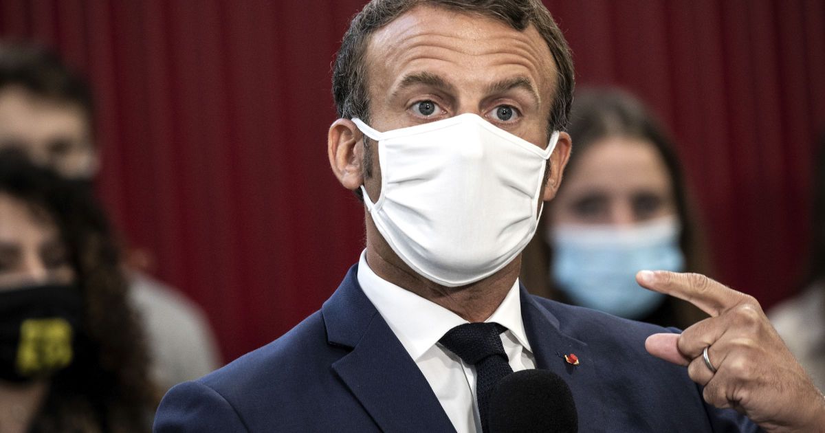 Макрон зайшовся кашлем під час виступу перед студентами