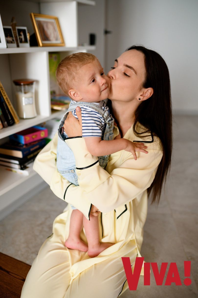 Жена Тимура Мирошниченко с приемным сыном / © viva.ua