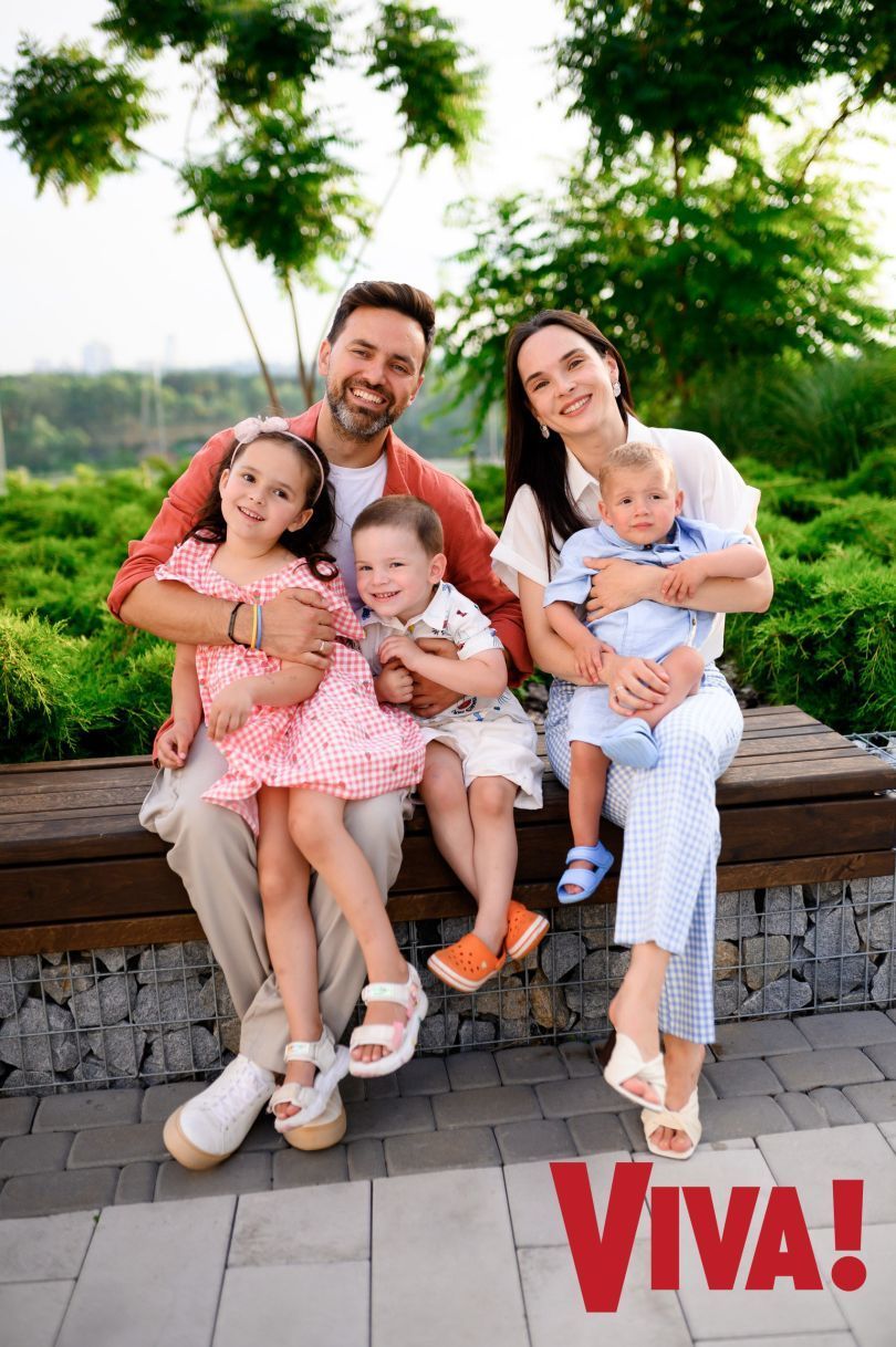 Тимур Мирошниченко с женой и детьми / © viva.ua