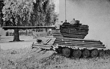 Окупанты "воюют" деревянными танками — Генштаб