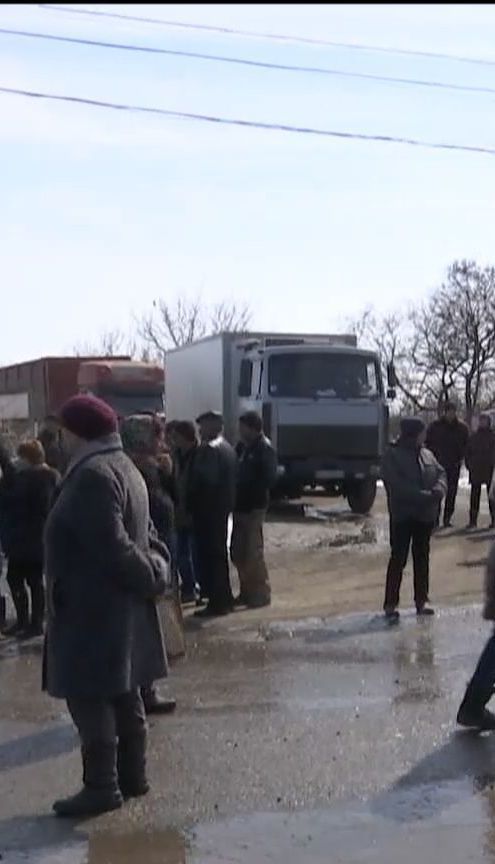 На Миколаївщині утворилися кількакілометрові затори на двох трасах через страйк селян