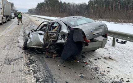 Лобовое столкновение: в Житомирской области погиб водитель в ДТП, которое он сам устроил (фото)