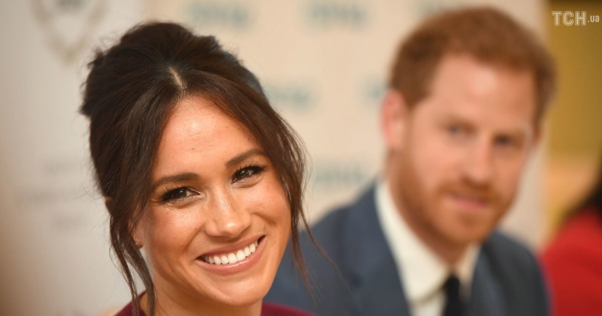 Принц Гарри и Меган в кожаной юбке посетили крупнейшую резиденцию королевы