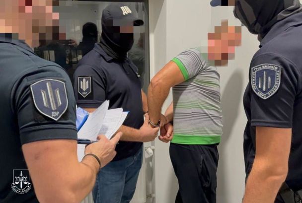 Оголошені підозри особам, які сприяли втечі Артема Дмитрука за кордон / © Офіс генерального прокурора