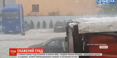 Град побил крышу дома