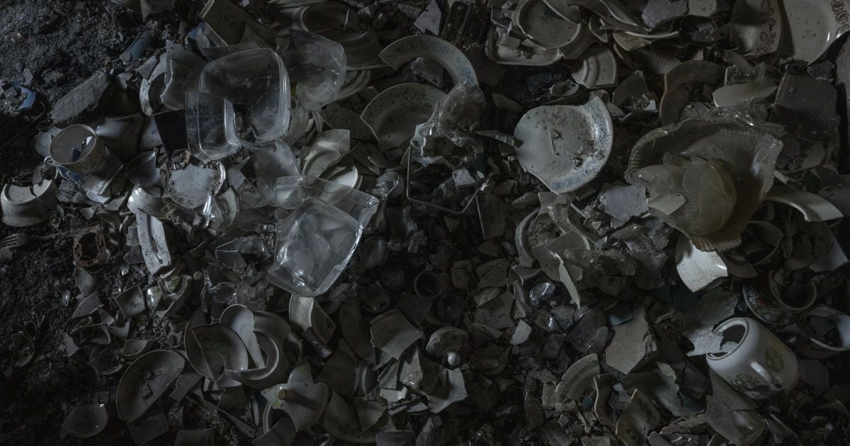 Росіяни з танків обстріляли селище на Донеччині: є жертви (фото)