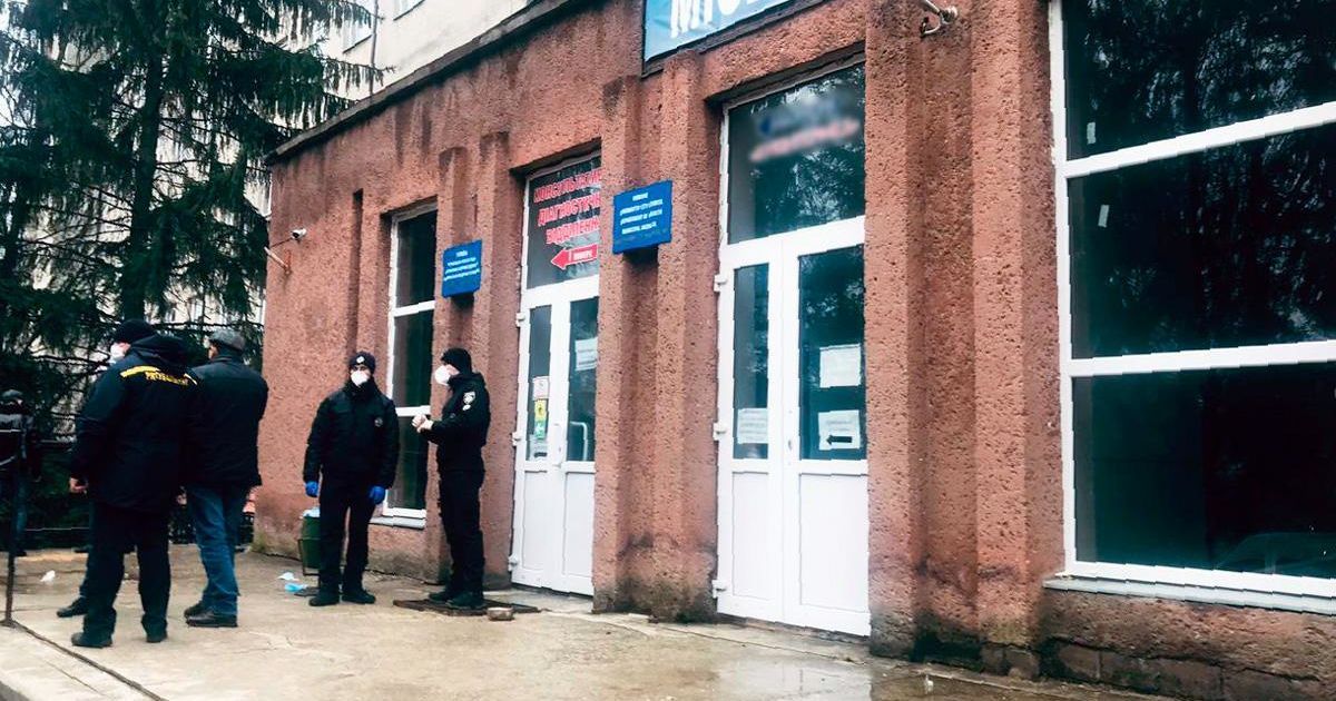 В результате взрыва в больнице в Черновцах пациент умер из-за "испуга и тяжелого состояния коронавируса" — чиновница ОГА