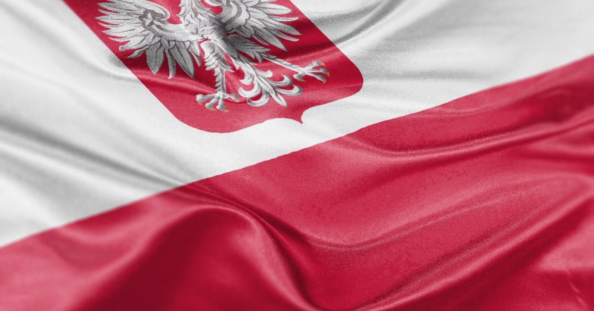 Прапор з гербом Польщі