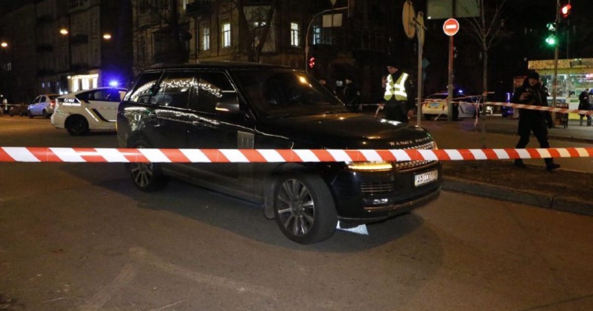У Києві обстріляли елітне авто. Убили дитину