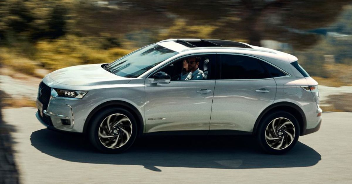 Большой кроссовер DS подключили к электричеству