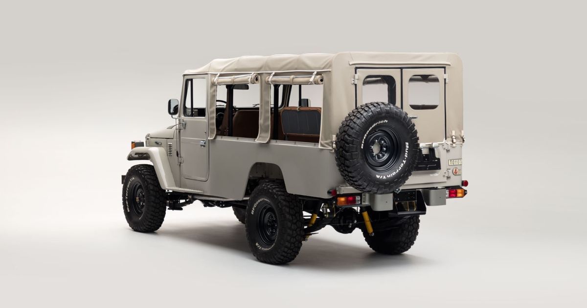 Toyota Land Cruiser FJ45 Troopy