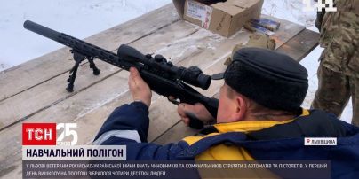 Новини Львова: ветерани війни вчать чиновників і комунальників поводженню зі зброєю