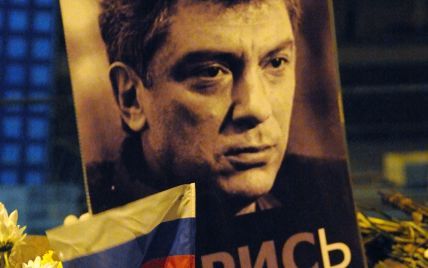 Годовщина убийства Немцова: посол США возложил цветы к месту гибели политика