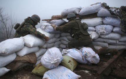 На Донбасі бойовики поранили двох українських військових: бійці у тяжкому стані