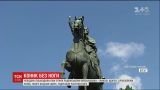 В Киеве неизвестные отрезали часть памятника советскому военному Щорсу