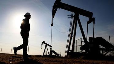 Нефть на мировом рынке стоит ниже 50 долларов за баррель