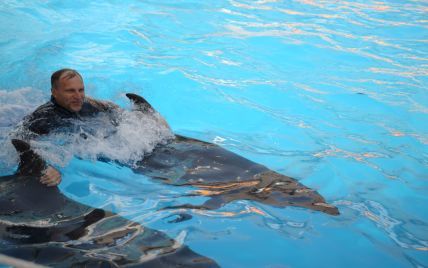 Олег Скрипка показал, как впервые в жизни поплавал с дельфинами
