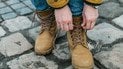 Як прибрати сольові плями з черевиків