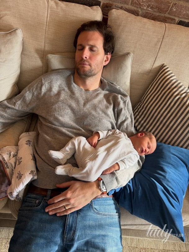 Сэм Катмор-Скотт с сыном Финном / © Instagram Челси Дэви