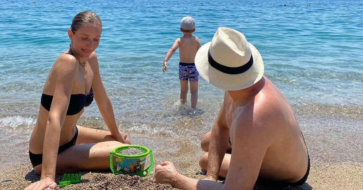 Катерина Осадча зачарувала фото з турецького відпочинку разом з Горбуновим та сином