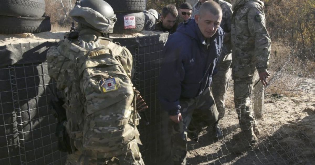 Бойовики звільнили дев'ять українців в обмін на 11 своїх поплічників. / © УНІАН