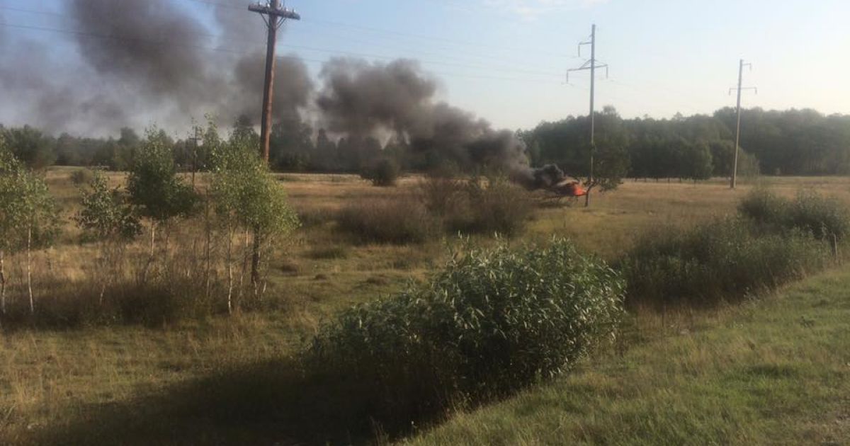 Люди блокируют авто силовиков / © Facebook/Инна Билецкая